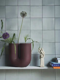 Vase en porcelaine rouge profond Kink - Muuto