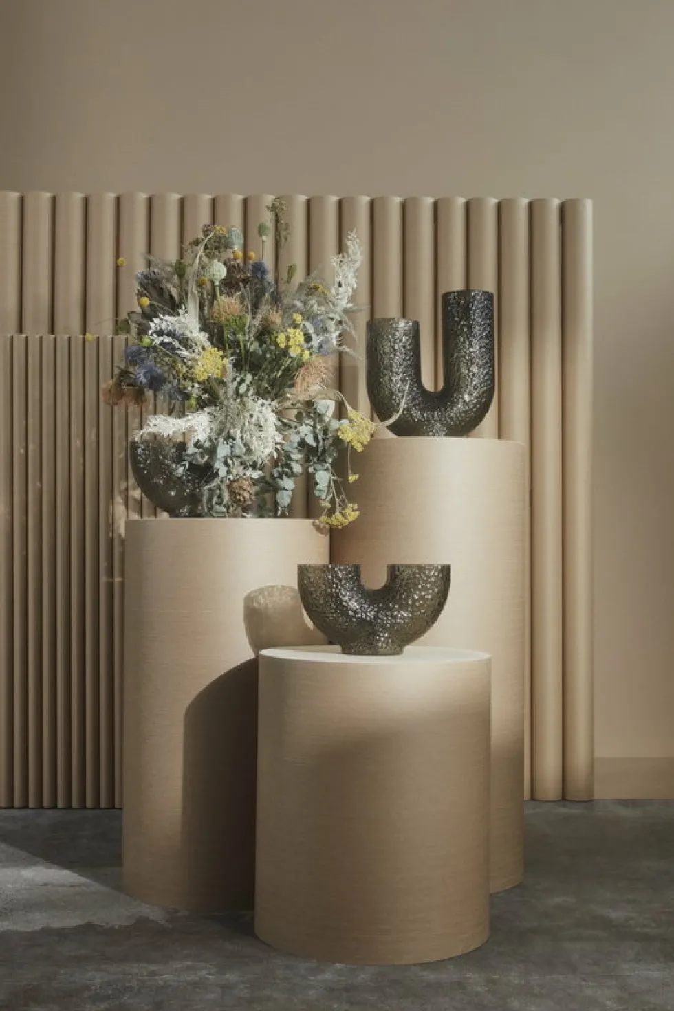 Vase en verre noir 40 cm Arura - AYTM