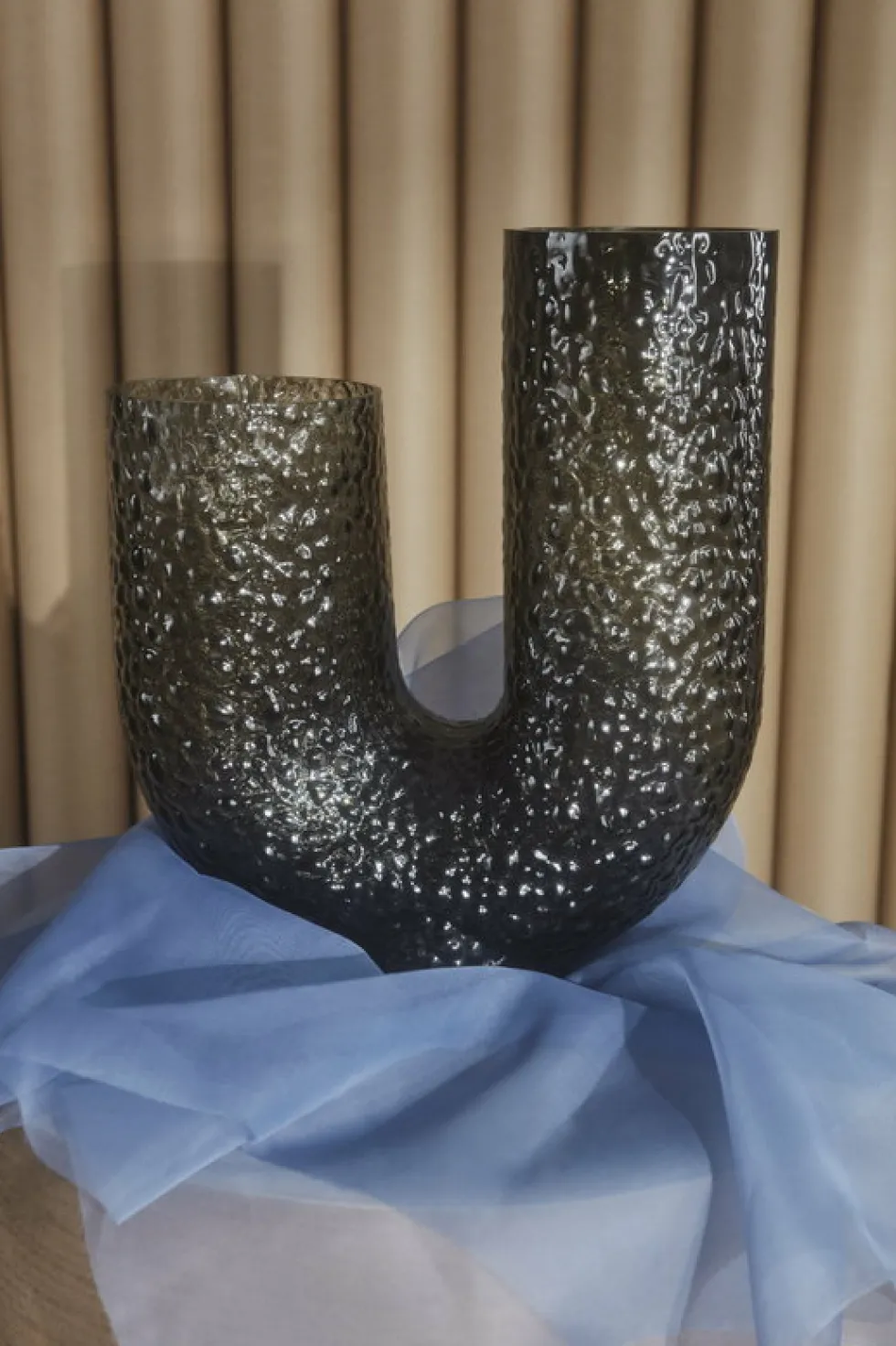 Vase en verre noir 40 cm Arura - AYTM