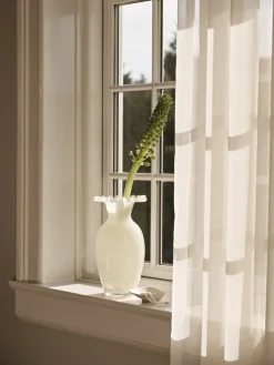 Vase en verre soufflé blanc 15,5x28cm Jasmin - Broste Copenhagen