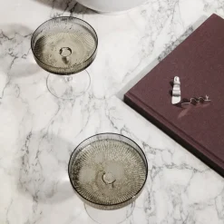 2 Verres à champagne gris Ripple - Ferm Living