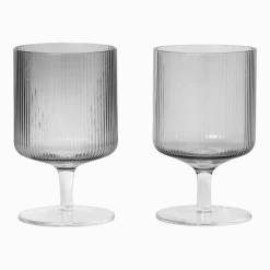 2 Verres à vin fumés Ripple - Ferm Living